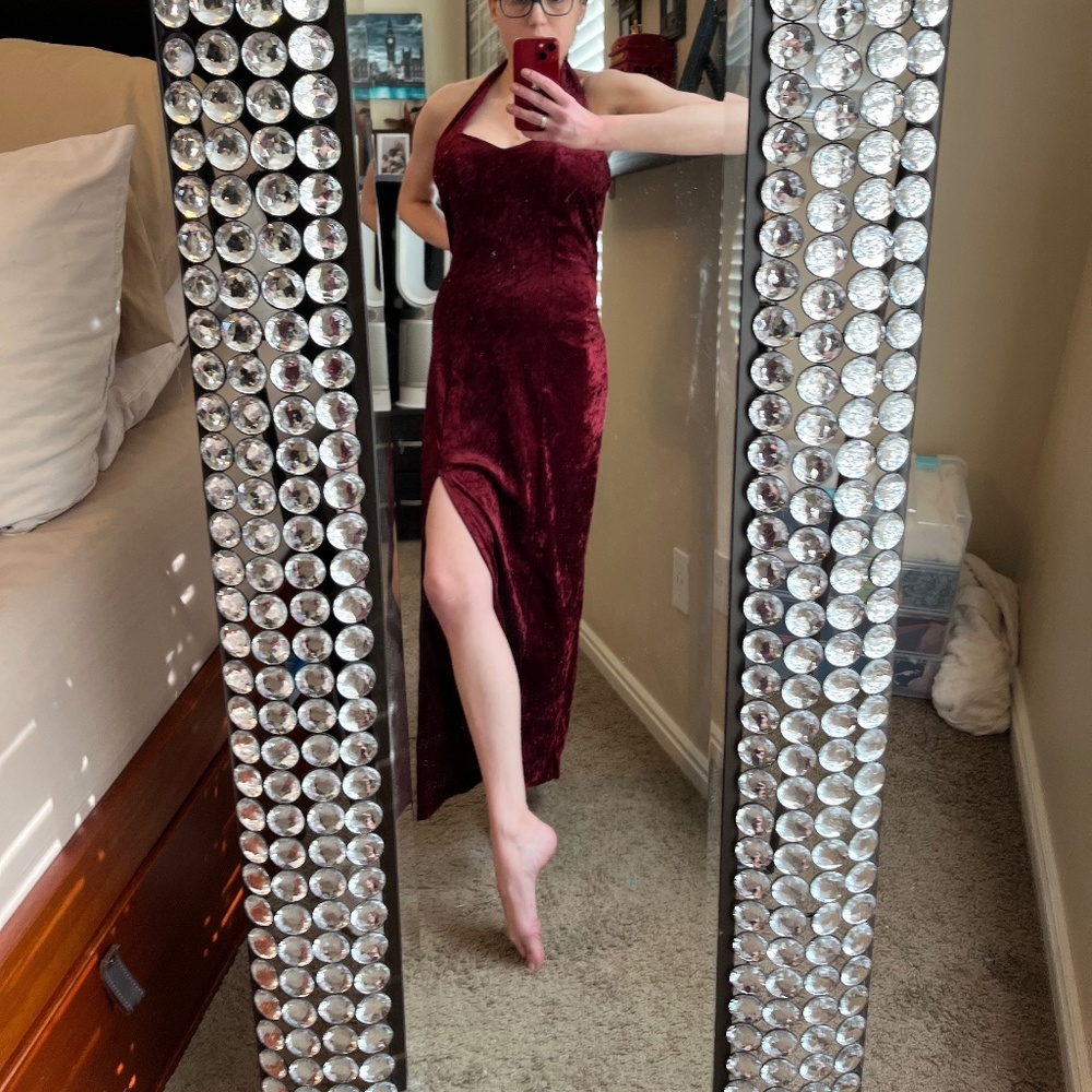Women’s small burgundy velvet dress
